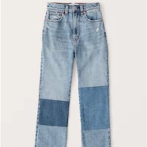 Abercrombie Ultra High Rise Ankle Straight Jean
MEDIUM WASH PATCH WORK